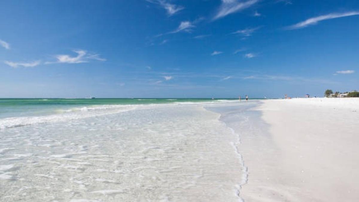 La playa de Florida con el mejor clima y agua templada para el otoño, según ChatGPT