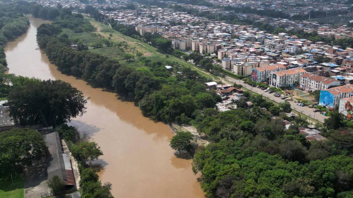 Lo que hay detrás de la contaminación y la agonía del río Cauca a su paso en Cali 