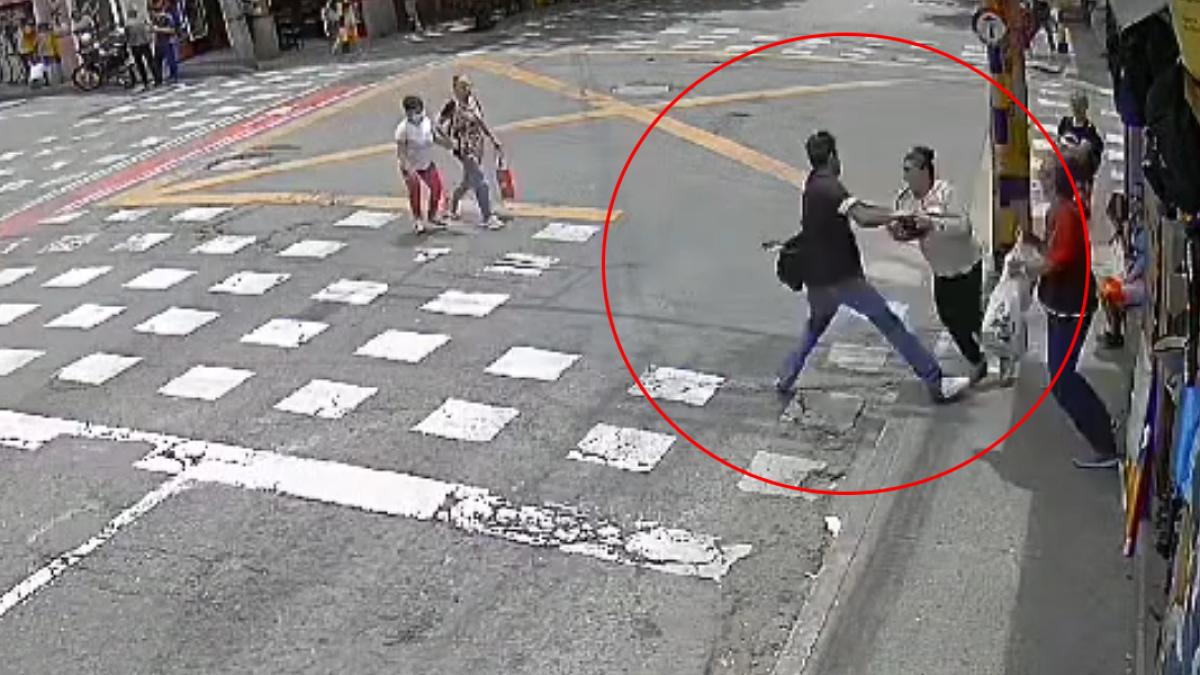 En video: presunto fletero le arrebata un bolso con dinero a una mujer, se cae de la moto y es golpeado por la comunidad