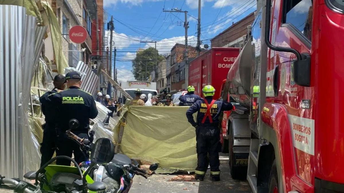 Una persona murió debido al colapso de la fachada de una vivienda que está en demolición en Bogotá: esto se sabe 