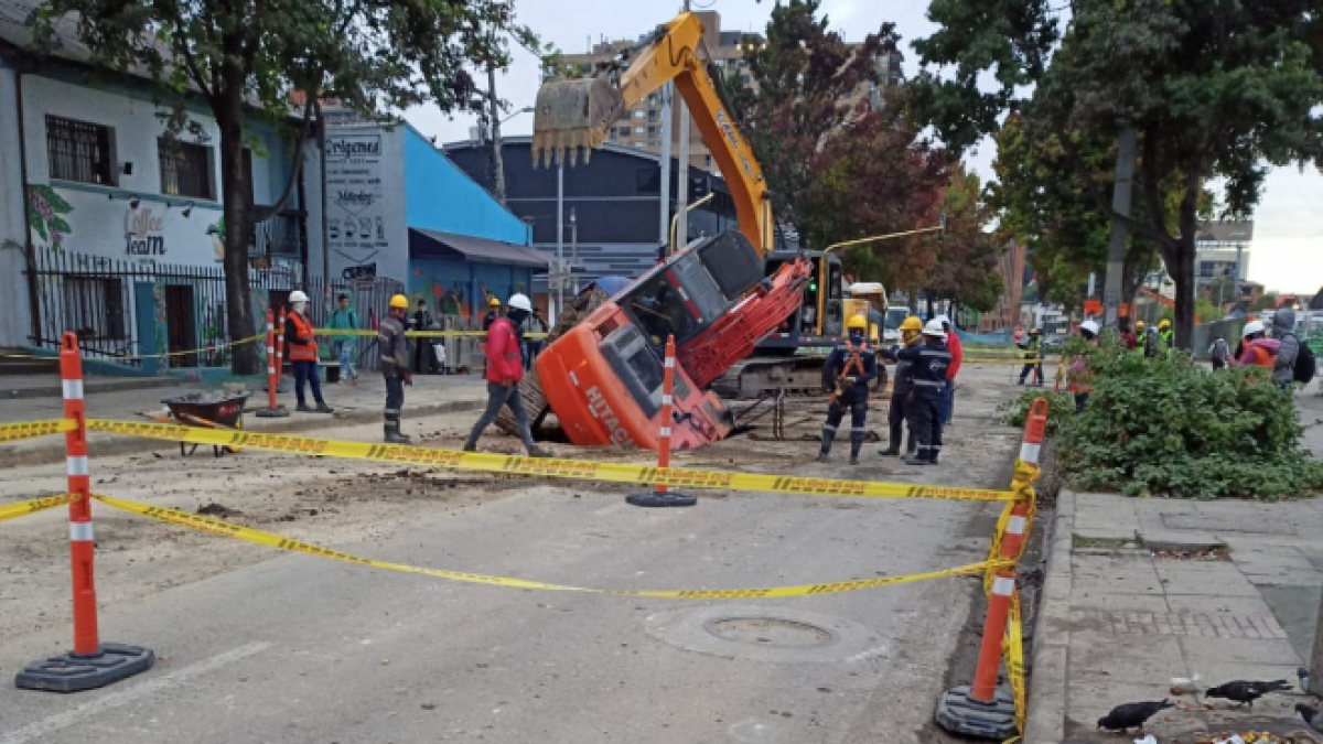 EN VIVO | Movilidad en Bogotá: volcamiento de retroexcavadora en la localidad de Chapinero genera dificultades viales 