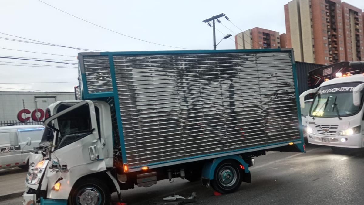 EN VIVO | Movilidad Bogotá: accidente entre dos camiones en la Av. Centenario provoca afectación de tres carriles en Fontibón 