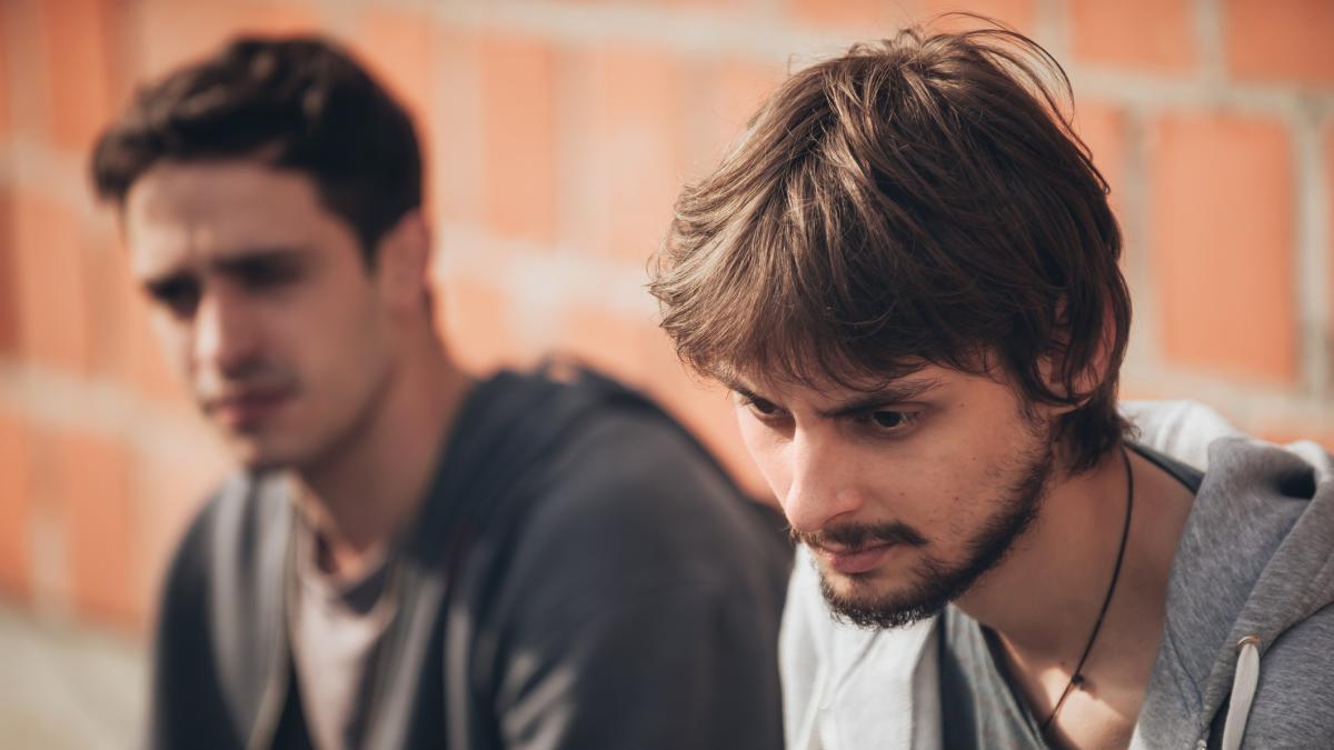 Cinco consejos para superar la dependencia emocional con un amigo