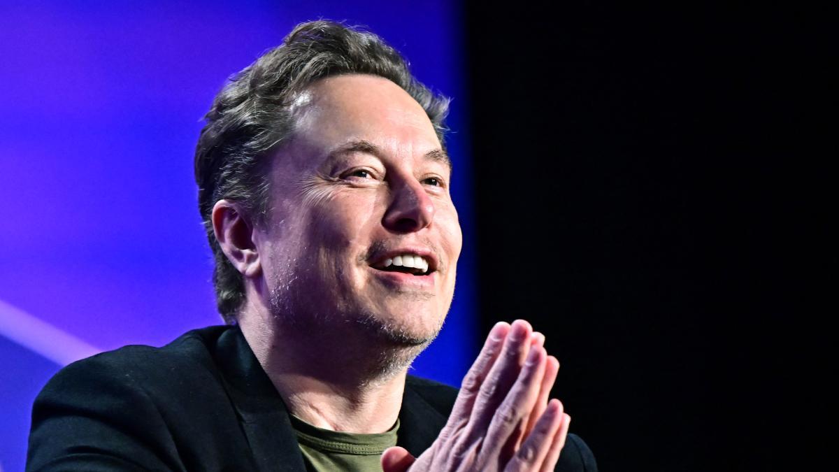 Elon Musk debe pagar 550.000 euros a un empleado tras polémico despido: esta es la historia