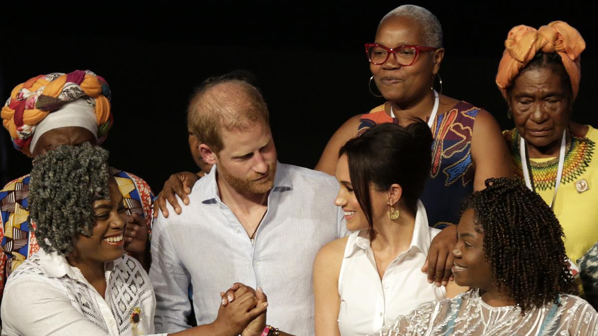 El príncipe Harry y Meghan Markle llegaron a Cali y ‘azotaron baldosa’ al ritmo de salsa, video 