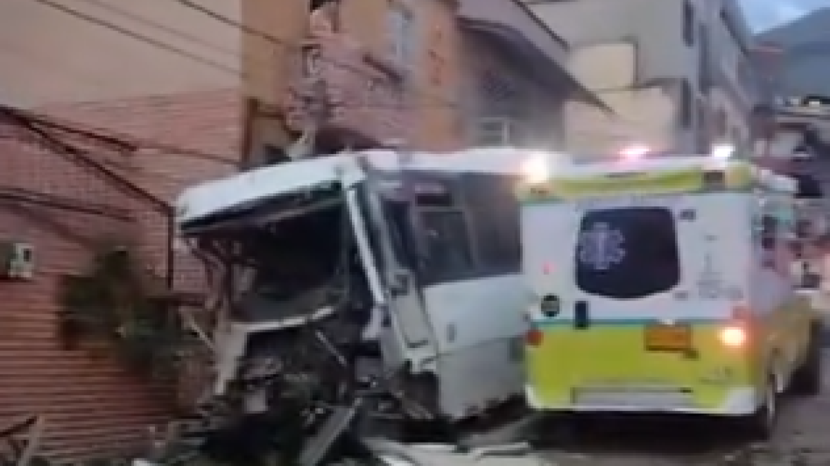 Video: ascienden a dos los muertos en fuerte accidente en el barrio Manrique, en Medellín; hay 16 heridos, tres críticos 