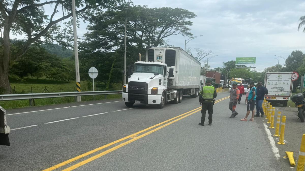 Atención: hay bloqueo en la vía entre Medellín y el Eje cafetero, jurisdicción La Pintada 