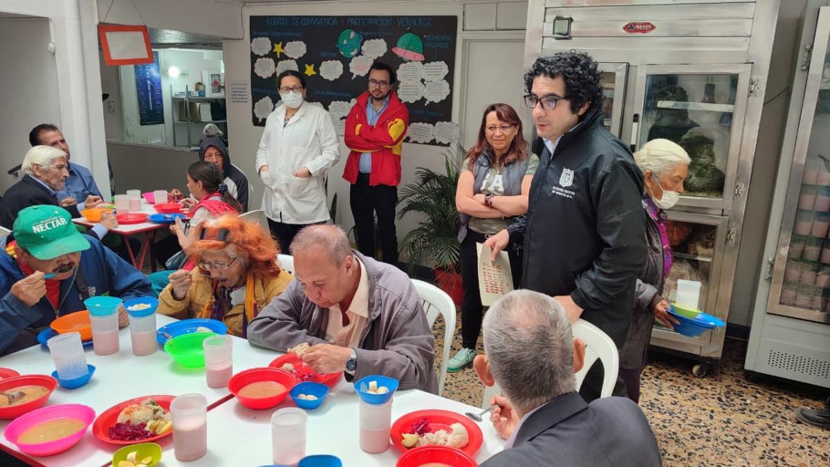 Roberto Angulo, el secretario que se propuso reducir el hambre en Bogotá: ‘Es inadmisible que la gente se acueste sin comer’ 