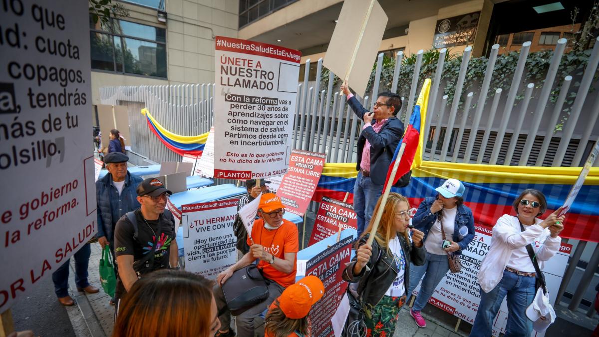 ¿Estado terminal? La crisis del sistema de salud colombiano se agrava ...