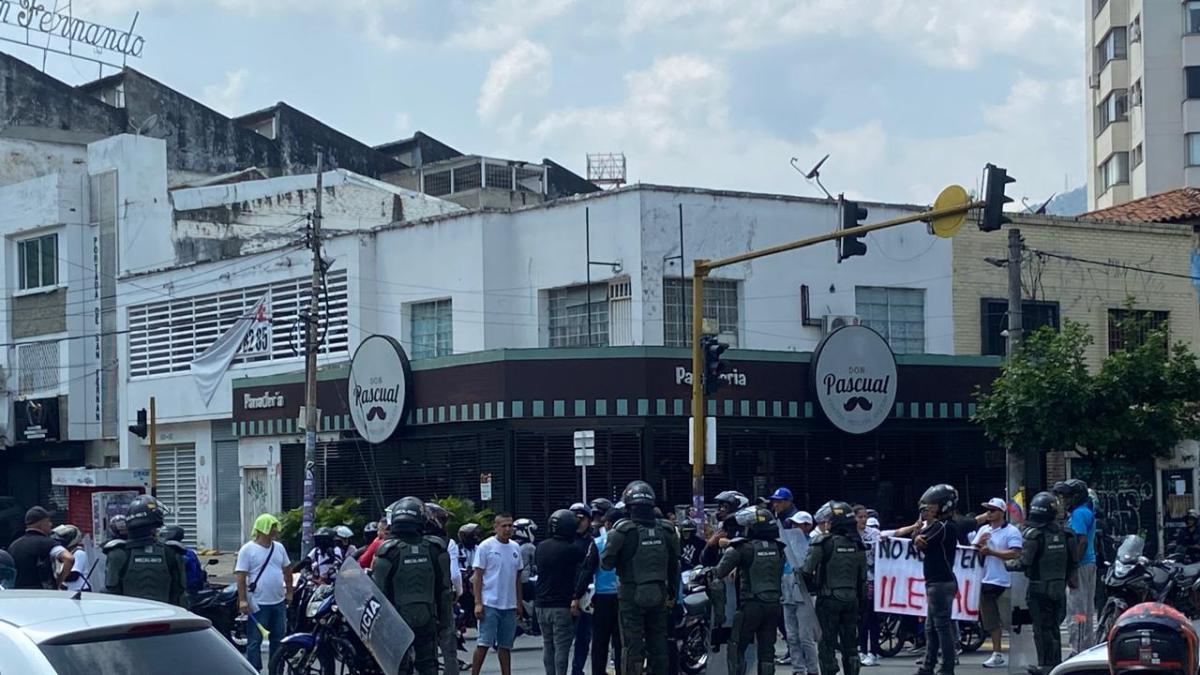 Cali: protestas a la altura del Pascual Guerrero contra operativos de la Secretaría de Movilidad 