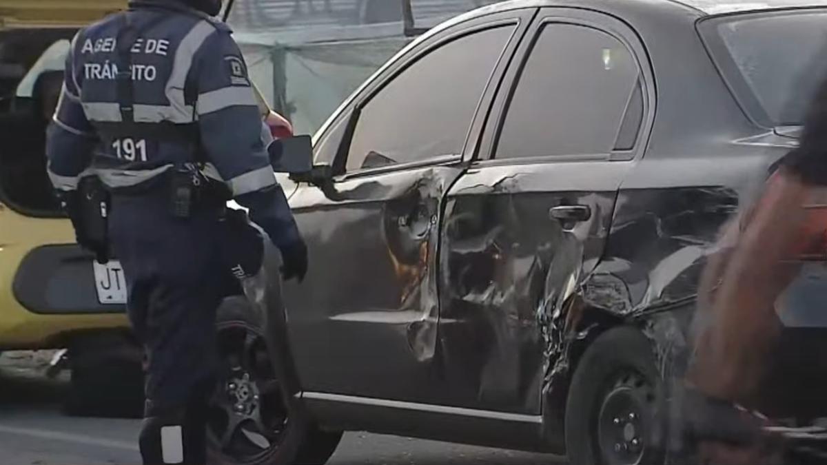 Accidente entre tractomula y particular afecta la movilidad en el sur de Bogotá e impide el paso de buses de TransMilenio 