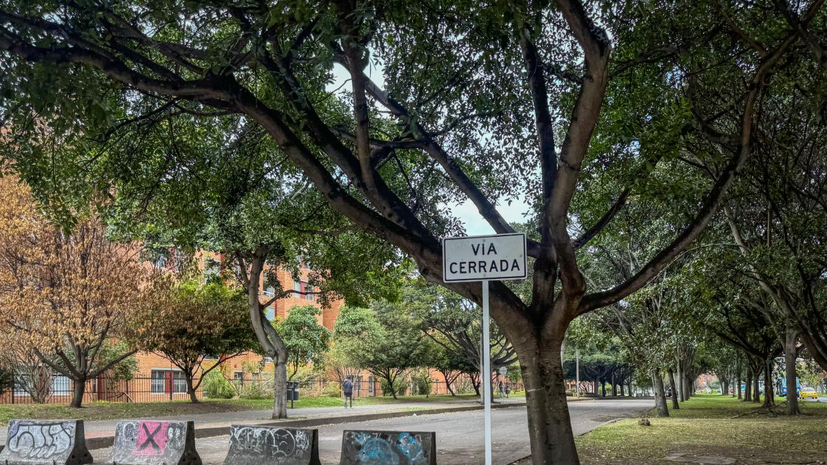 El tramo de la avenida las Villas, al norte de Bogotá, que fue cerrado irregularmente y tiene a sus vecinos con el tráfico colapsado 