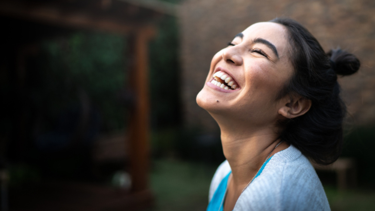 Las 3 acciones que toman menos de 10 minutos y ayudan a ser feliz, según expertas