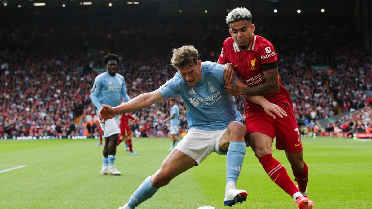 Liverpool pinchó en la Premier League contra el Forest: Luis Díaz dejó una imagen desdibujada y no brilló con el equipo