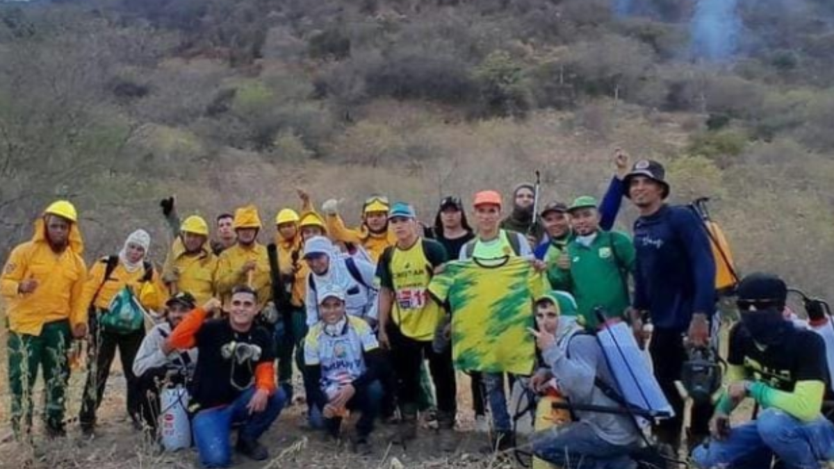 Barristas del Atlético Huila unen fuerzas para mitigar incendios forestales y brindar ayuda a los ciudadanos afectados