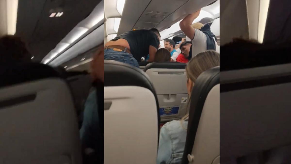 Video | Los momentos de angustia en avión que intentaba aterrizar en Barranquilla en medio de vendaval: '¡Dios mío!'