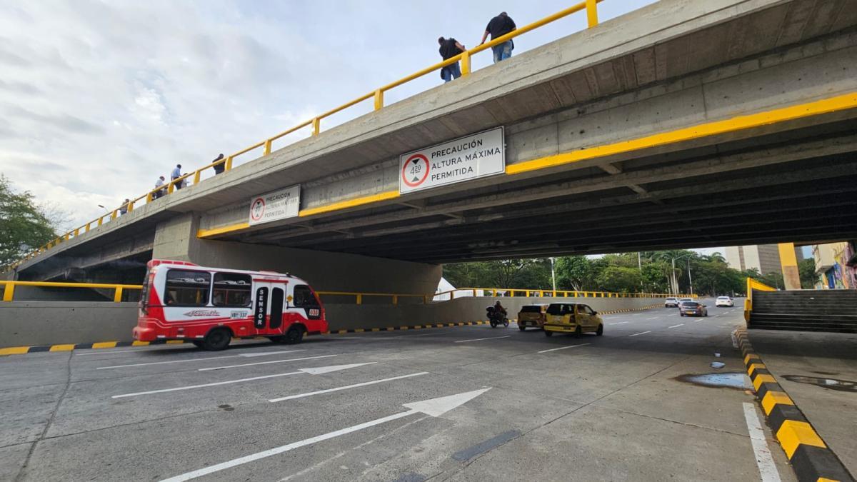 Así fueron los trabajos por los que se recuperó el puente vehicular cerca del Club Colombia, en el norte de Cali 