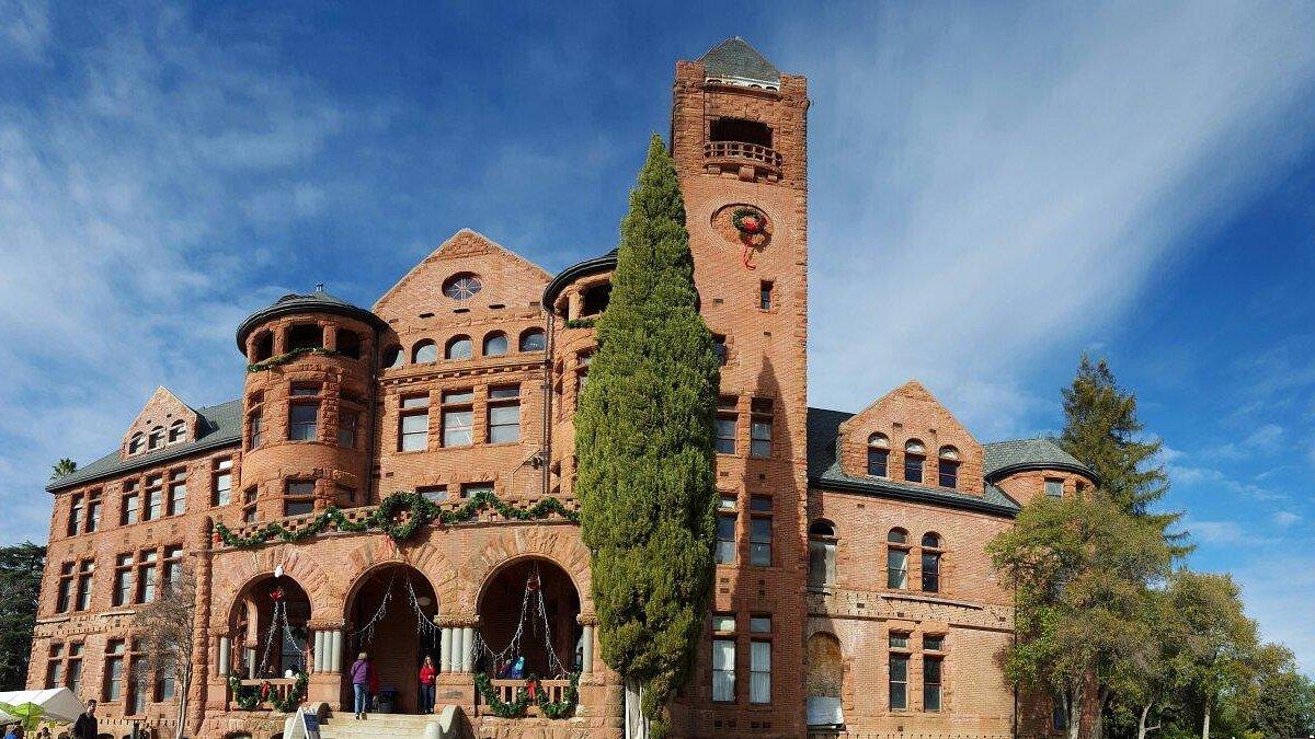 California: el misterioso castillo que existe en este pueblo y aterra a cualquier visitante