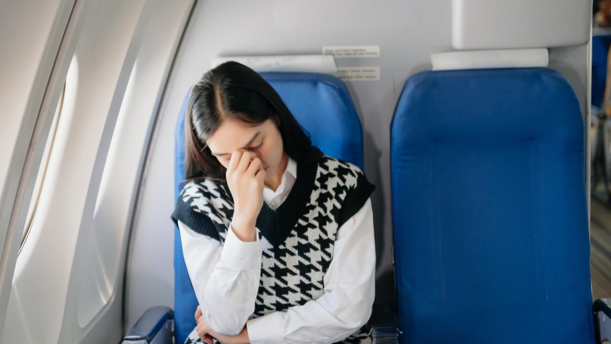 They were kicked off a flight in Los Angeles for wearing these clothes