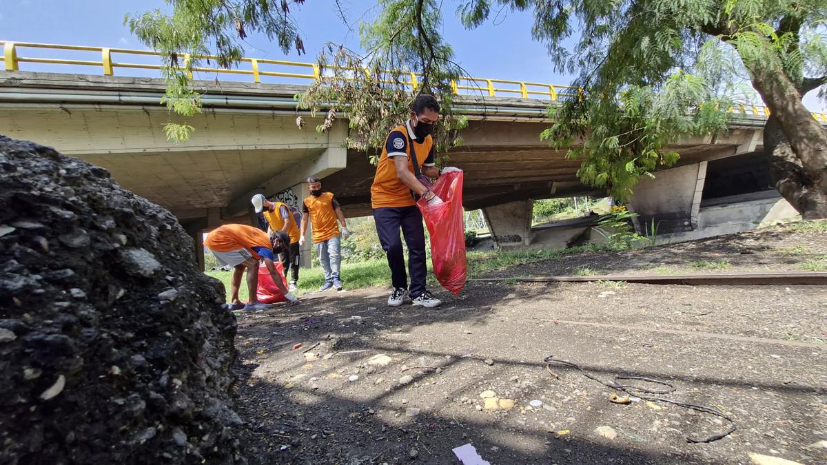 Habitantes de calle de Medellín participaron en un jornada de limpieza de calles 