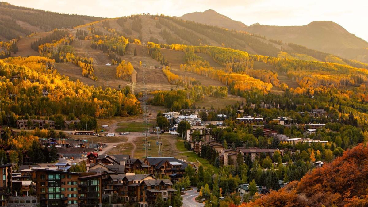 El pueblo de 3.000 habitantes (a un vuelo de Texas) perfecto para amantes del otoño