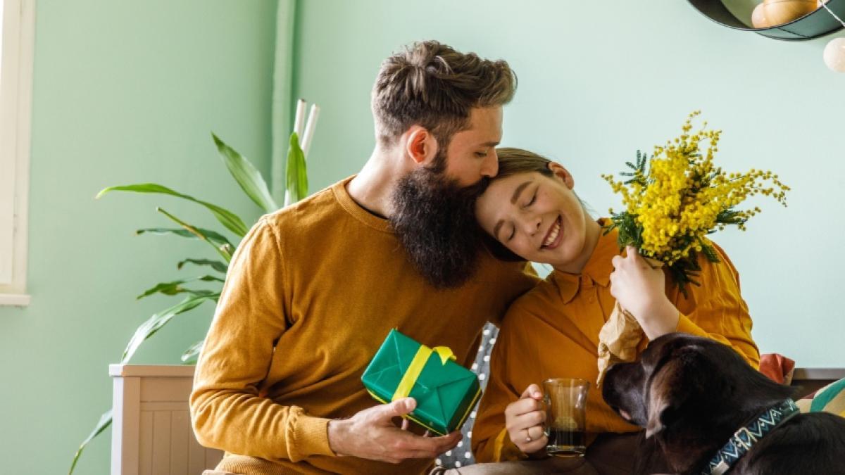 ¿Por qué se regalan flores amarillas el 21 septiembre y por qué es diferente al 29 de febrero?