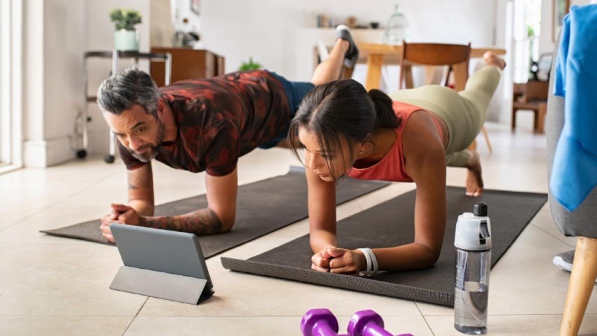 Seis pautas para ganar masa muscular sin ir al gimnasio ni levantar pesas: son rutinas para hacer en casa si no tiene tiempo