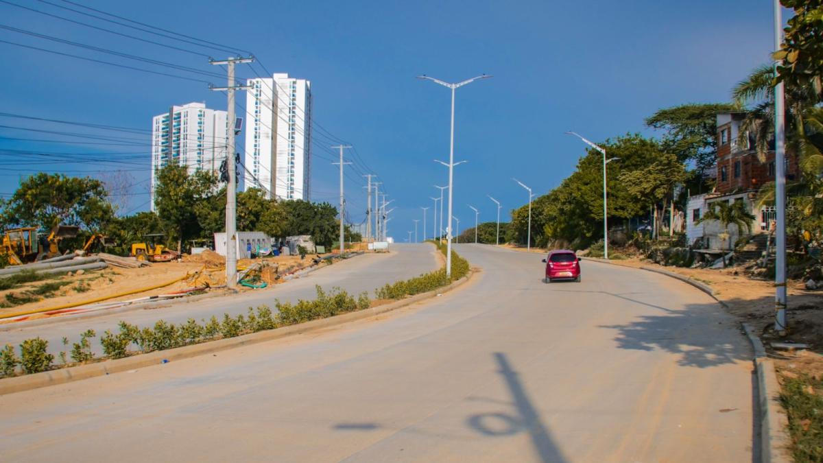 En un 52 % se encuentran las obras de la Gran Vía entre Barranquilla y Puerto Colombia : así avanza la ampliación de este corredor vial