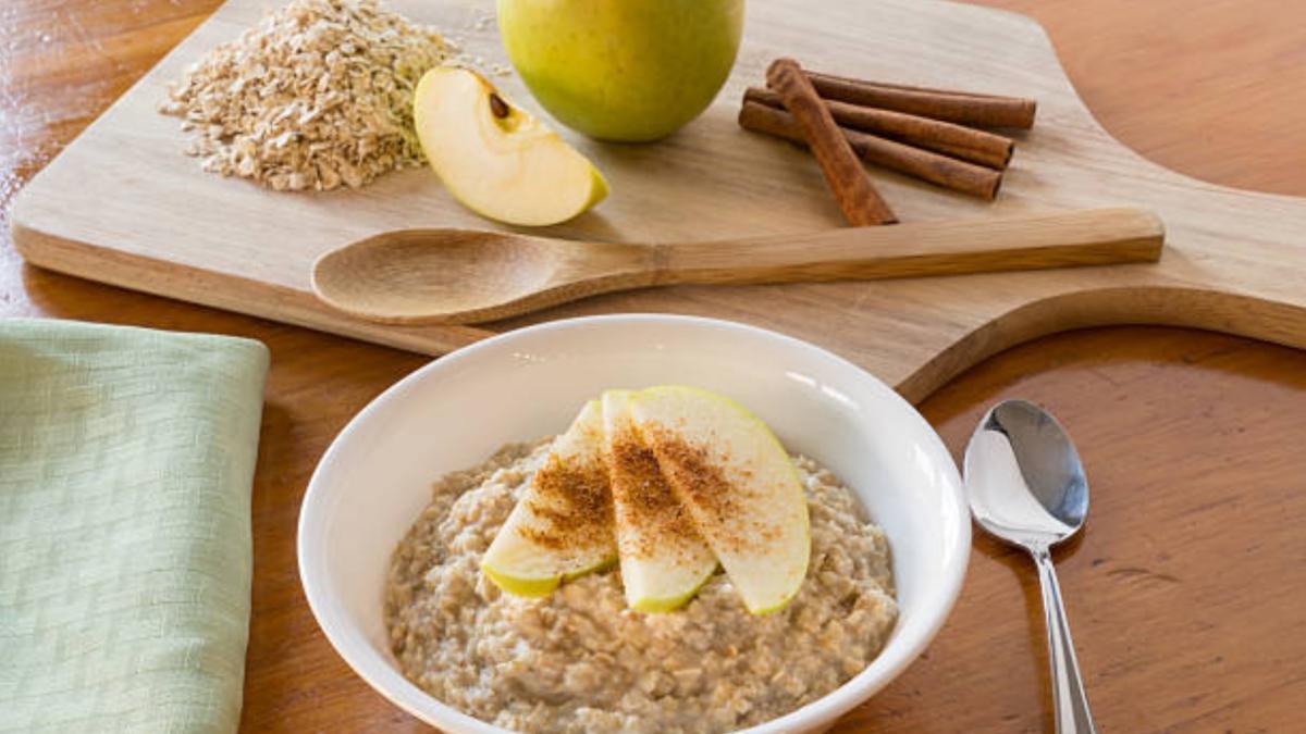 ¿Para qué sirve mezclar avena con manzana? Beneficios saludables