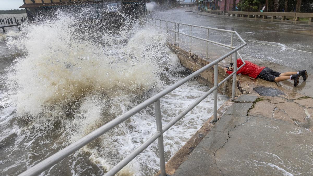 En vivo | Huracán Helene: ciclón sube a categoría 4 y las personas que no quieran evacuar, deben identificar su cuerpo