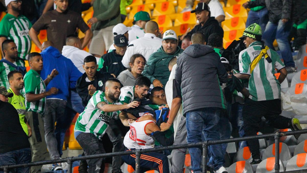 Más de 20 heridos, el balance preliminar de la riña entre hinchas de Nacional y Junior en Medellín