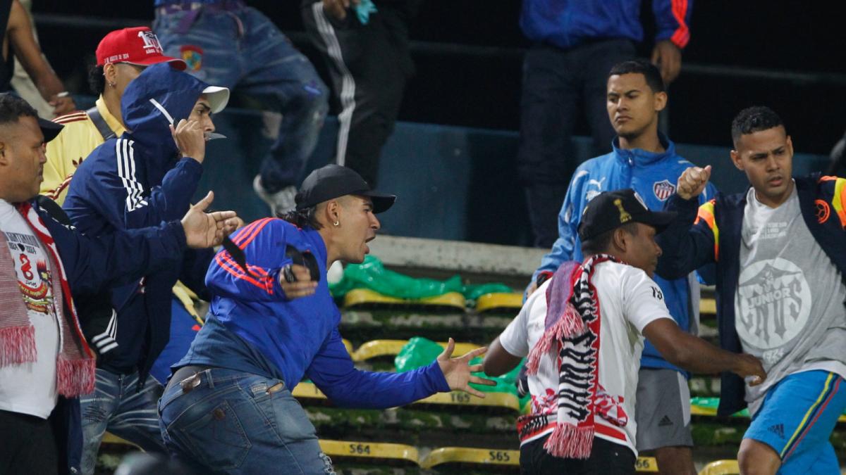 Congresista Mauricio Parodi exige a gobierno de Gustavo Petro medidas urgentes contra la violencia en las barras de fútbol