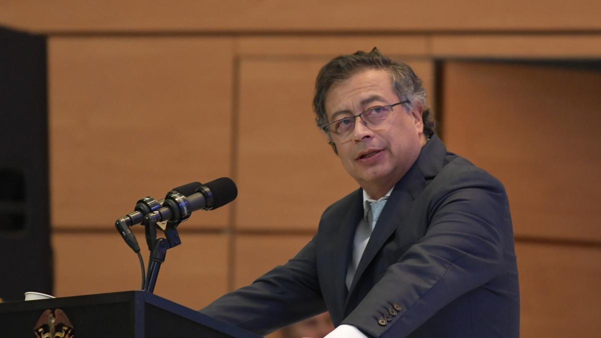 Presidente Gustavo Petro advierte que si no se aprueba la reforma tributaria 'se recortarán todos los subsidios a los sectores ricos de la población'