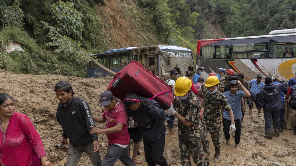 Inundaciones en Nepal: elevan a 129 los muertos y 62 desaparecidos; ordenan cierre de escuelas por al menos tres días