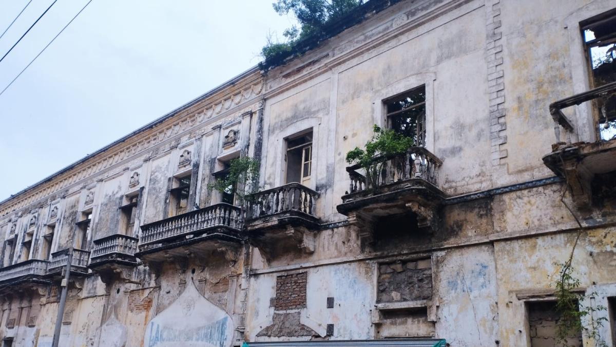 ¡Peligro mortal en el Centro de Barranquilla! viejas edificaciones cobran vidas