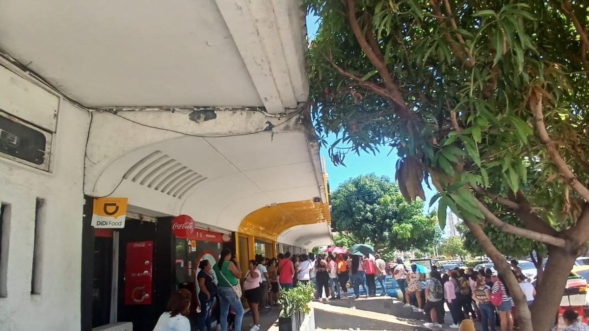 Reportan largas filas en el norte de Barranquilla en medio de cobros de Renta Ciudadana: así va la jornada