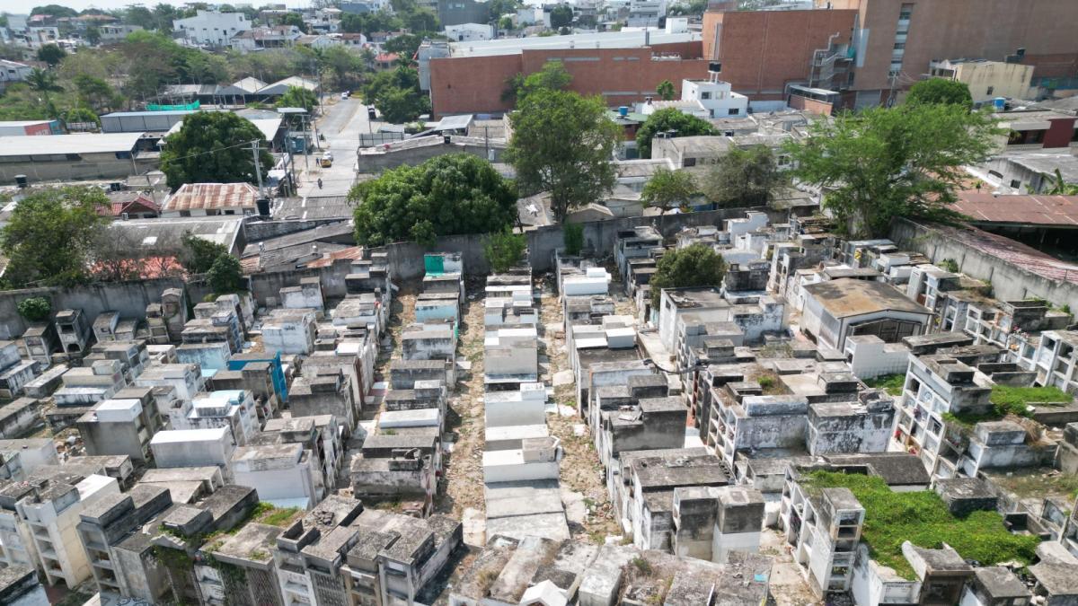 En el cementerio central de Sincelejo buscan un cuerpo y ‘desaparecen’ a cerca de 300 bóvedas con sus restos