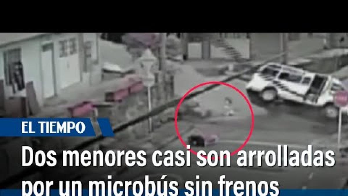 Video | Jóvenes resultaron ilesas luego de que un camión en Bogotá perdiera los frenos y colisionara justo donde estaban sentadas 