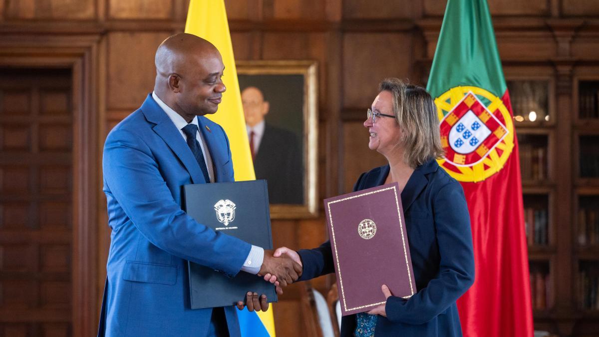 Colombia y Portugal firman memorando de entendimiento para la producción de los pasaportes