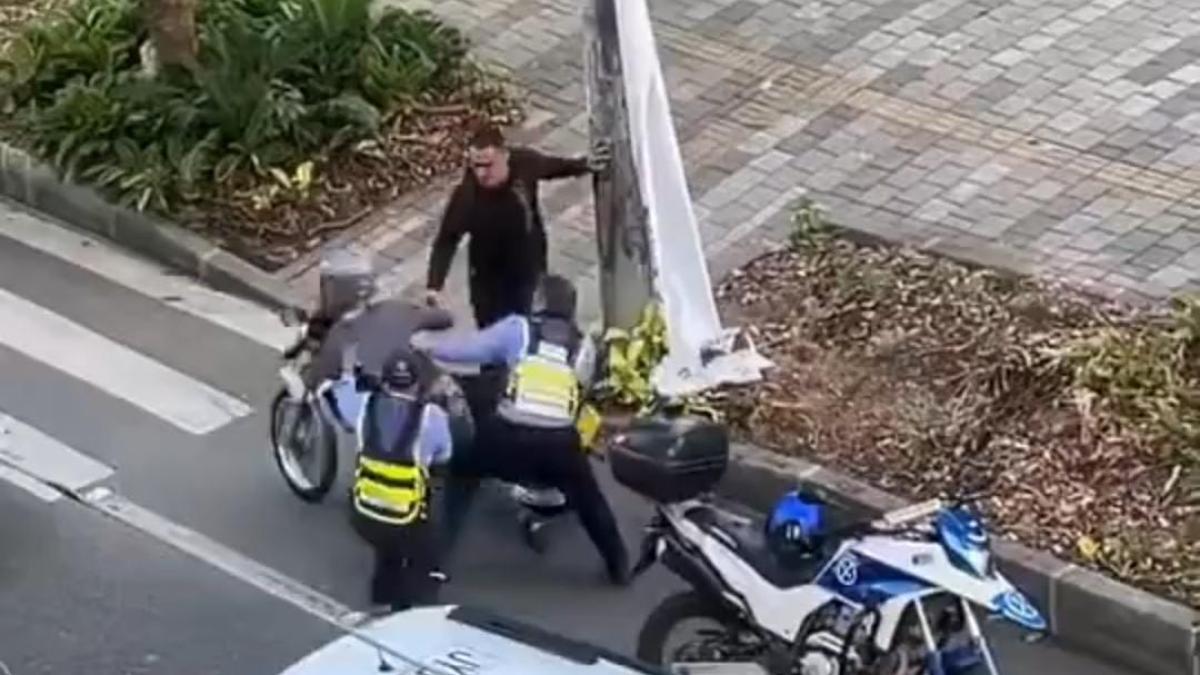 Video | Motociclista y agentes de tránsito se fueron a los golpes en Envigado: Secretaría reaccionó a las agresiones