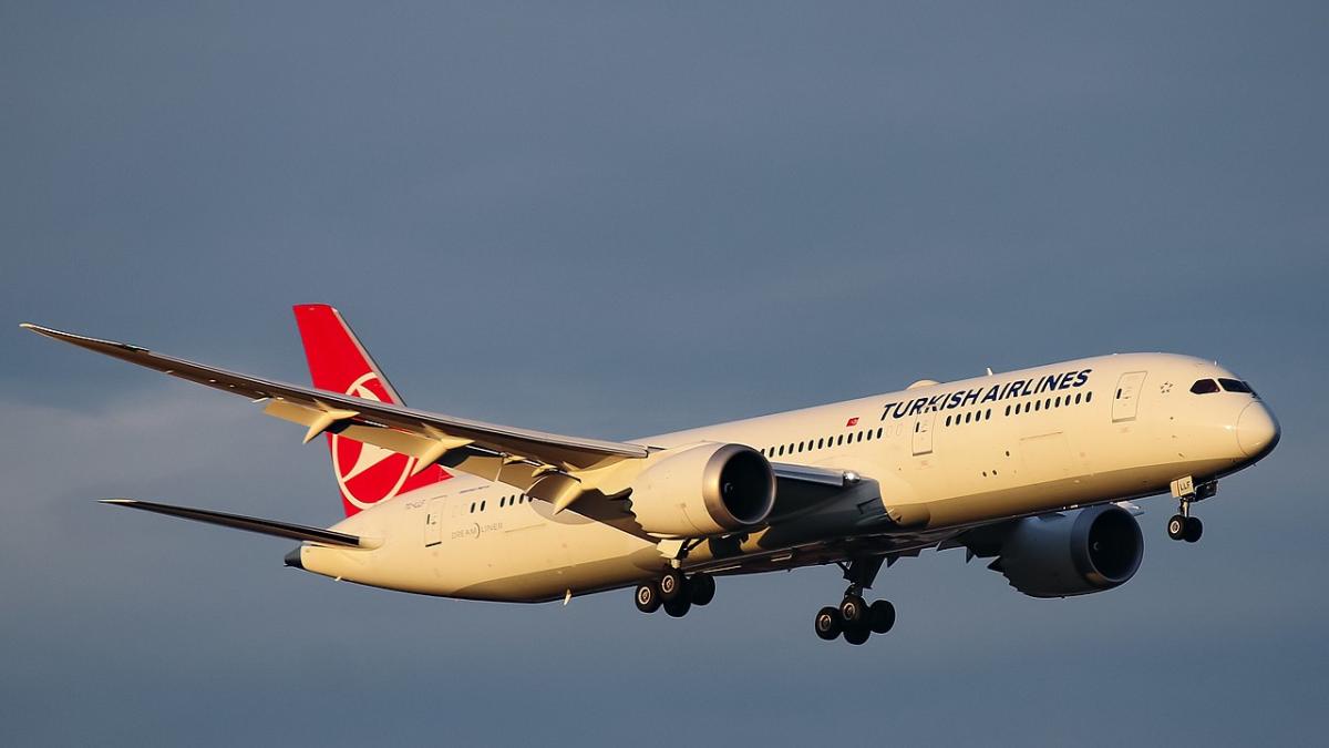 Muere un piloto de Turkish Airlines en pleno vuelo y el avión aterriza de emergencia en Nueva York: esto se sabe