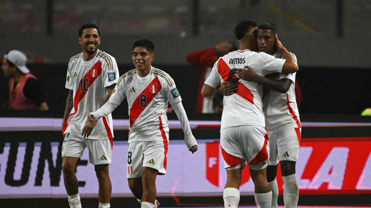 Perú salió de la cola de la eliminatoria, derrotó a Uruguay y le ayudó a Colombia a mantener el segundo lugar de la tabla de posiciones