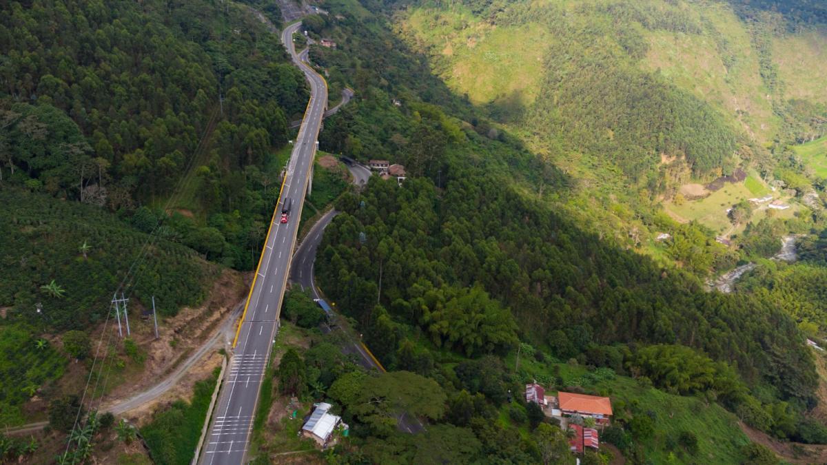 Invías adjudicó contrato de operación y atención de sitios críticos del corredor Cruce de la Cordillera Central