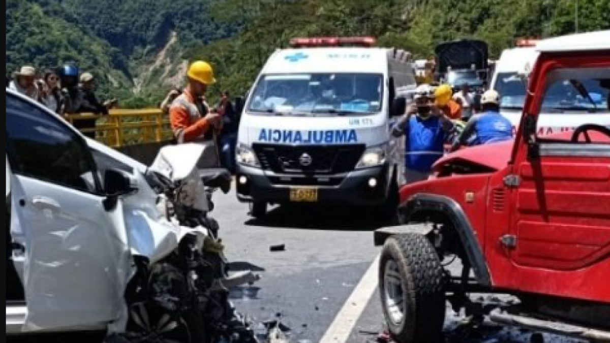 Accidente en la vía que conduce de Bogotá a Villavicencio deja cinco personas lesionadas 