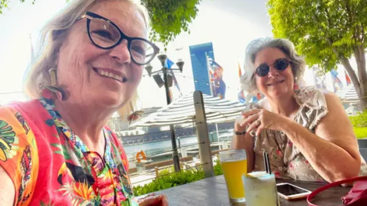 Hermanas de 60 años se jubilaron y ahora viven en un crucero: cómo es su vida allí