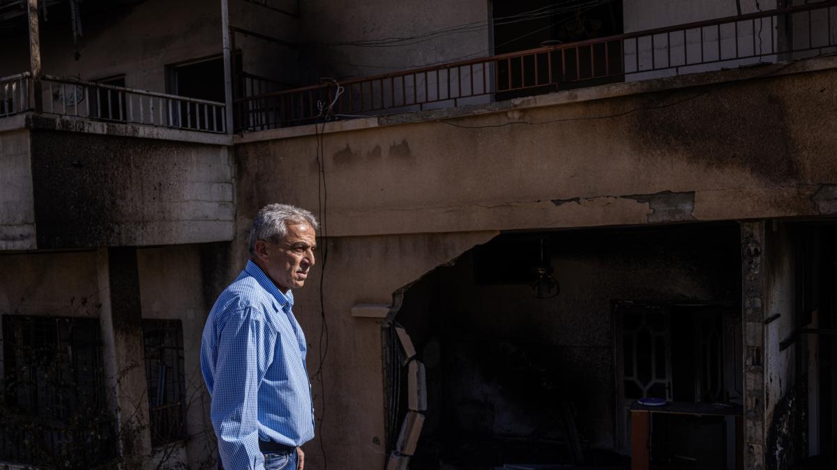 Esta es la gasolinera que residentes consideran un 'salvavidas' en una ciudad libanesa víctima de la guerra: 'Es mi deber quedarme'