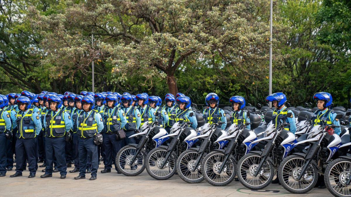 Llegan 100 agentes de tránsito temporales para fortalecer el control en las vías de Medellín 