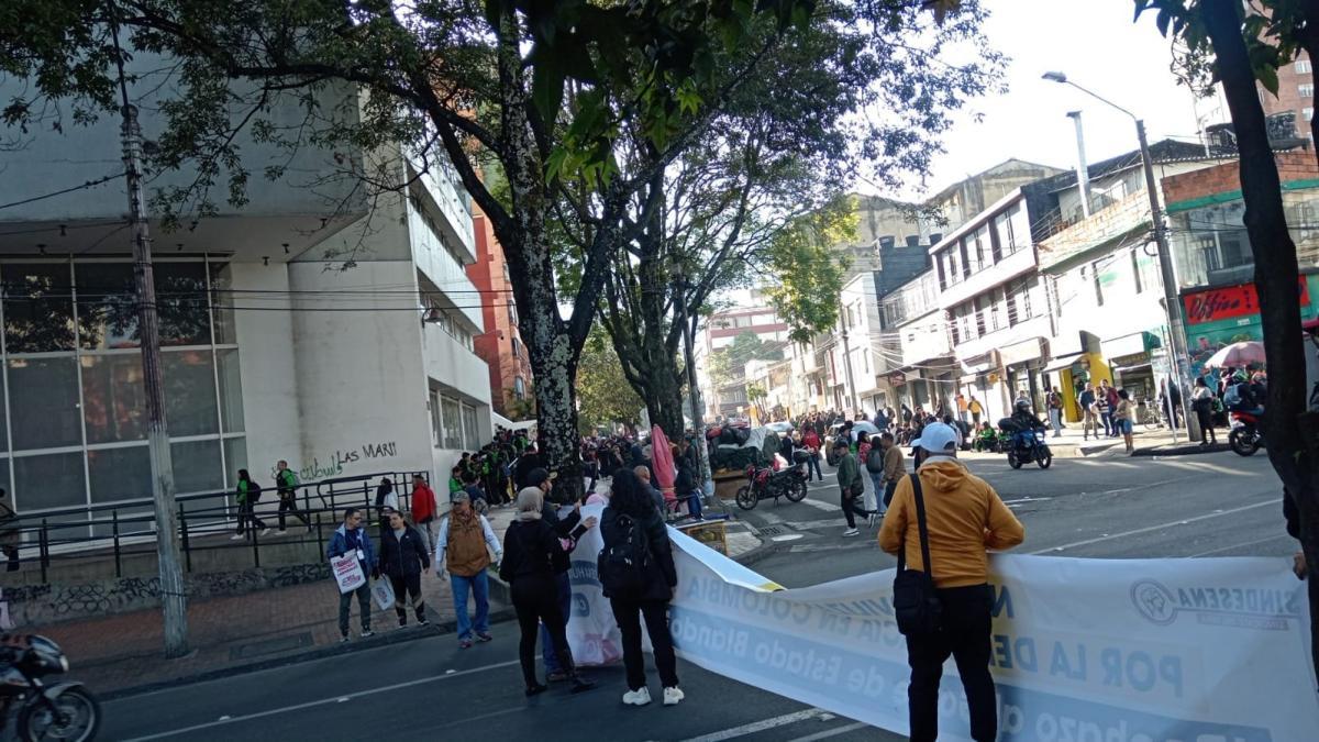 EN VIVO movilidad Bogotá 18 de octubre| manifestación sobre carrera 13 genera trancón por bloqueos 