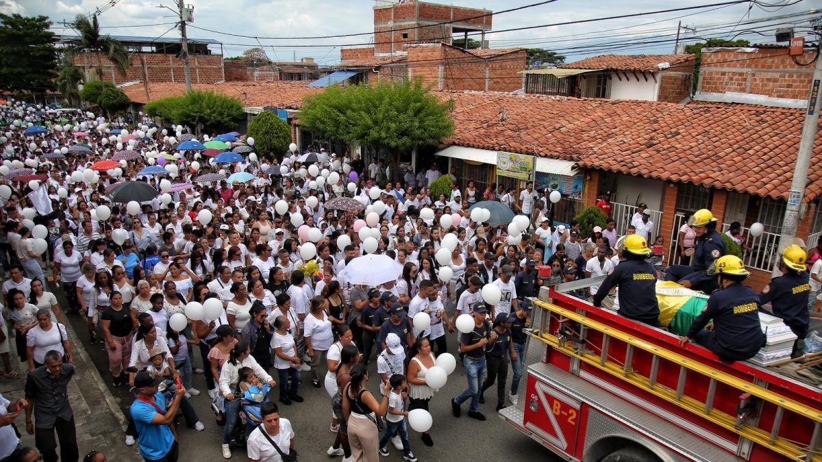 Multitud, desmayados y caos en el sepelio de Sofía Delgado, la niña violada y asesinada en el Valle del Cauca 