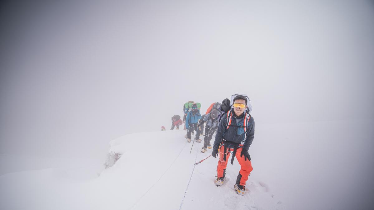 Nima Rinji Sherpa, el más joven en escalar 14 montañas de más de 8 mil metros de altura